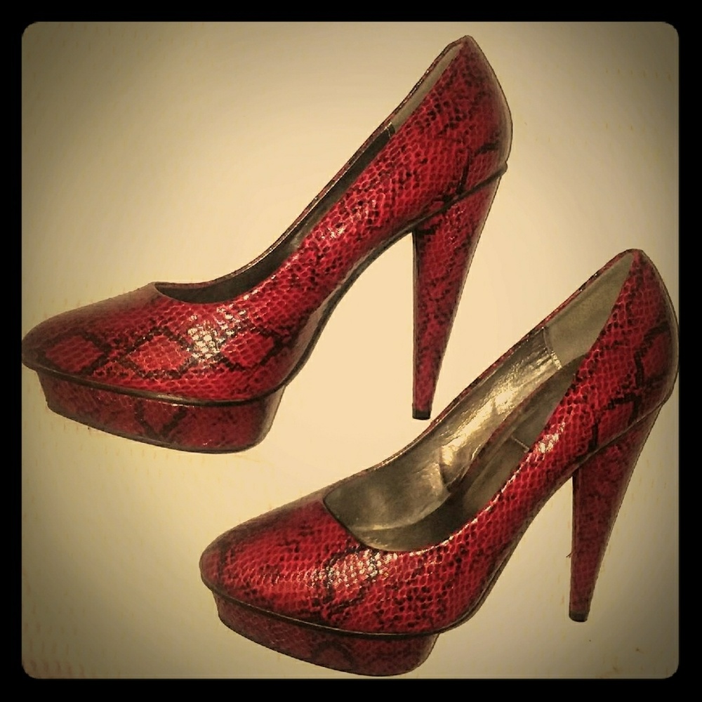 FAUX SNAKESKIN PLATFORM PUMPS BY YOKI